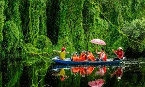 Đua xuồng ba lá, trình diễn drone tại Tuần du lịch Long An