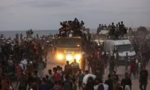 Xe chở hàng viện trợ ở Gaza bị lật, đè chết 20 người