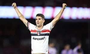 Cựu sao Chelsea bị vợ ép giải nghệ vì bệnh tim